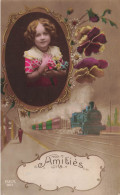 ENFANTS - Amitiés - Petite Fille - Locomotive - Gare - Carte Postale Ancienne - Other & Unclassified