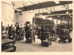 Photographie Originale  - Travailleurs Dans Une Usine - Service TIP D Daniel - Dim 18/24 Cm - Anonyme Personen