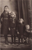 ENFANTS - Fratrie De 4 - Enfants Rangés De L'aîné Au Benjamin - Carte Postale Ancienne - Sonstige & Ohne Zuordnung