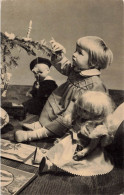 ENFANTS - Petite Fille Avec Des Poupées - Carte Postale Ancienne - Other & Unclassified