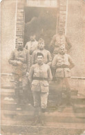 MILITARIA - Groupe De Soldats - Uniformes - Carte Postale Ancienne - Personnages