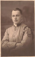 MILITARIA -  Soldat En Uniforme - 168 - Médaillon à Tête De Loup - Carte Postale Ancienne - Personen