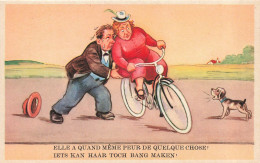 HUMOUR - Elle A Quand Même Peur De Quelque Chose - Dame à Vélo - Carte Postale Ancienne - Humour