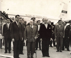 Photographie Originale  - Richard Nixon En Visite Officielle - Dim:20/17 Cm Cm - Célébrités