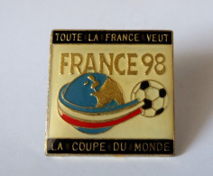 PIN S FOOTBALL FRANCE 98 TOUTE LA FRANCE VEUT LA COUPE DU MONDE - Football