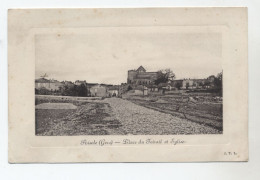 32 - RISCLE - Place Du Foirail Et Eglise - Travaux à Droite - - Riscle