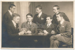 * T4 Brassó, Kronstadt, Brasov; Kártyázó Társaság / Men Playing Cards. Atelier Helios M. Gebauer Photo (vágott / Cut) - Non Classificati