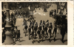 * T2/T3 Kolozsvár, Cluj; Parajdi Levente Zenekar Felvonulása / Paramilitary Youth Music Band From Praid. Fotofilm Photo  - Non Classés