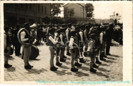 * T2/T3 Kolozsvár, Cluj; Parajdi Levente Zenekar érkezése / Arrival Of The Paramilitary Youth Music Band From Praid. Fot - Unclassified