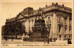 ** T2/T3 Berlin , Neues Bibliotheksgebaude U. Denkmal Friedricks D. Grossen / Library, Statue (EK) - Zonder Classificatie