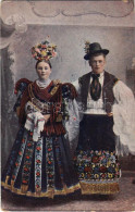 * T3 Mezőkövesdi Népviselet, Fiatal Matyó Házaspár, Magyar Folklór / Hungarian Folklore (kopott Sarkak / Worn Corners) - Non Classificati