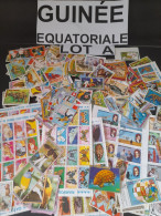 VRAC GUINEE EQUATORIALE 80 G ,LOT A DECOLLES, MODERNES, GRANDS 散装赤道几内亚 80 克 A，大量，现代，大号 LARGE OFF PAPER - Lots & Kiloware (mixtures) - Max. 999 Stamps