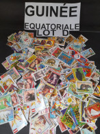 VRAC GUINEE EQUATORIALE 80 G ,LOT D DECOLLES, MODERNES, GRANDS 散装赤道几内亚 80 克 D，大量，现代，大号 LARGE OFF PAPER - Lots & Kiloware (mixtures) - Max. 999 Stamps