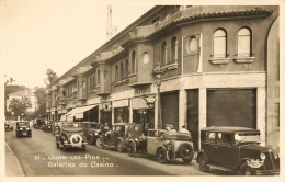 Juan Les Pins , Près Antibes * Rue Et Galeries Du Casino * Automobiles Anciennes * Automobile Voiture - Juan-les-Pins