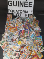 VRAC GUINEE EQUATORIALE 80 G ,LOT F DECOLLES, MODERNES, GRANDS 散装赤道几内亚 80 克 F，大量，现代，大号 LARGE OFF PAPER - Lots & Kiloware (mixtures) - Max. 999 Stamps