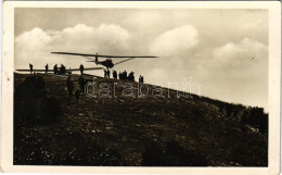 * T2/T3 Kétüléses Iskolagép Startja. Képzőművészeti Alap Kiadása / Hungarian Aircraft Take Off (fa) - Ohne Zuordnung