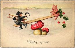 T2/T3 1937 Boldog Újévet / New Year Greeting Art Postcard With Chimney Sweeper And Pig On A Seesaw, Horseshoe, Mushrooms - Ohne Zuordnung