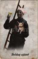 T3 1923 Boldog Újévet / New Year Greeting Art Postcard With Chimney Sweeper And Pig (kopott Sarkak / Worn Corners) - Non Classificati