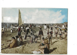 Bray-Dunes (59) : Départ Des Dériveurs De L'école De Voile Sur La Plage En 1960 (animé) GF. - Bray-Dunes