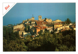 RECTO/VERSO - CPM - BIOT - VUE AERIENNE DE BIOT AVEC LE CLOCHER - Biot