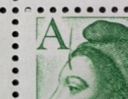 2423c ** Variété Griffure Et Antenne Sur Le Front Concernant 2 Timbres Dans Un Bloc De 4 -- Liberté A Vert - Unused Stamps