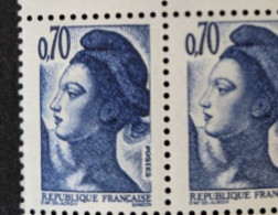 2240a** Belle Double Frappe Tenant à Normal Dans Un Bloc De 4 Sur Le 70c Bleu-violet - Unused Stamps