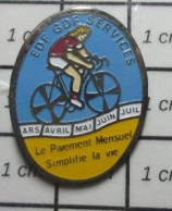 1517 Pin's Pins / Beau Et Rare / EDF GDF / SERVICE VELO CYCLISTE LE PAIEMENT MENSUEL SIMPLIFIE LA VIE - EDF GDF