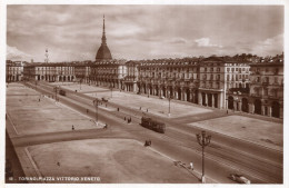 TORINO - PIAZZA VITTORIO VENETO - PASSAGGIO DEI TRAM - CARTOLINA FOTOGRAFICA FP NON SPEDITA - Piazze