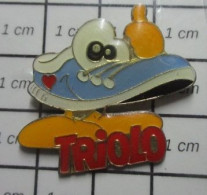 1517 Pin's Pins / Beau Et Rare / SPORTS / TENNIS CHAUSSURE DE SPORT TRIOLO - Tenis