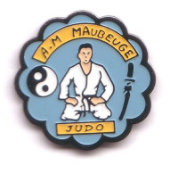 C59 Pin's JUDO CLUB A.M  MAUBEUGE Nord Yin Et Yang  La Katana Achat Immédiat - Judo