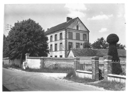 5321 - 89 - YONNE - LES ORMES - Le Couvent - Lugares