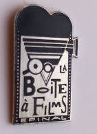 K71 Pin's Cinéma Palace Caméra La Boite à Films Épinal Vosges Qualité EGF Achat Immédiat - Cine