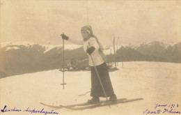 Luchon * Carte Photo Janvier 1913 * Sports D'hiver , Une Skieuse * Thème Ski * Photographe B. Cantaloup - Luchon