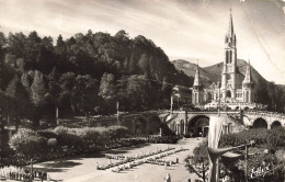 FRANCE - Lourdes - Les Malades Assistant Au Chemin De Croix Pendant Le Pèlerinage Du Rosaire - Carte Postale Ancienne - Lourdes