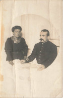 COUPLE - Portrait D'un Couple Se Tenant La Main - Médaillon - Carte Postale Ancienne - Paare