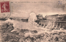 FRANCE - Le Tréport Mers - Vue Générale De La Digue Et La Gar Gros Temps - Carte Postale Ancienne - Le Treport