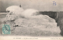 FRANCE - Le Tréport Mers - Vue Générale - La Jetée Un Jour De Tempête - Carte Postale Ancienne - Le Treport