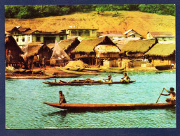 Côte D' Ivoire. Tiegba. Village Sur Pilotis. Piroques Pour Transport De Marchandises Et Habitants Sur La Lagune Ebrié. - Côte-d'Ivoire