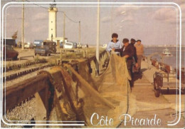 Carte Postale: Regard Sur La Côte Picarde. Pêcheur Sur Le Port Du HOURDEL. - Le Hourdel