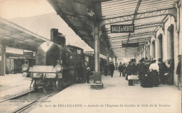 Bellegarde * La Gare * Arrivée De L'express De Genève Et Visite De La Douane * Ligne Chemin De Fer Ain Train Locomotive - Bellegarde-sur-Valserine