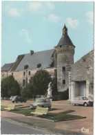 MONTS SUR GUESNES  La Nouvelle Place Du Château - Monts Sur Guesnes