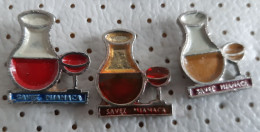 Savez Pijanaca Union Of Drunkards Drunks Alchohol A Bottle Of Wine A Glass Yugoslavia Pins - Administración