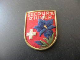 Old Badge Schweiz Suisse Svizzera Switzerland - Winterhilfe Secours D'Hiver - Non Classés