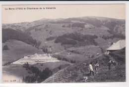 La Valsainte, Chartreuse, Chalet Animé Au Premier Plan, La Berra - Cerniat 