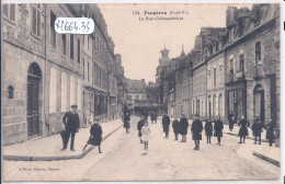 FOUGERES- LA RUE CHATEAUBRIANT - Fougeres