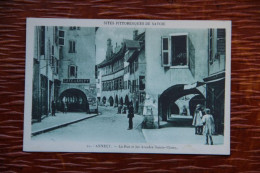 74 - ANNECY : La Rue Et Les Arcades Sainte Claire - Annecy-le-Vieux