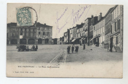 32 - VIC FEZENSAC -  Place Du Commerce Animée Avant La Construction Du Kiosque - - Vic-Fezensac