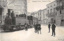 DEPT 11 SIGEAN ARRIVEE DU TRAIN  TRES BELLE ANIMATION 9X14 REIMPRESSION DE CARTES ANCIENNES - Sigean