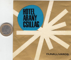 ETIQUETA - STICKER - LUGGAGE LABEL  -  HONGRIE - HUNGARY - HOTEL  ARANYCSILLAG - DUNAUJVAROS - Etiquettes D'hotels