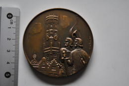 Médaille En Bronze Ou Cuivre? STAD BRUGGE Getekend Signée V.D. VELDE (Van De ?) Beffroi De Bruges (Diamètre 60mm) - Tokens Of Communes